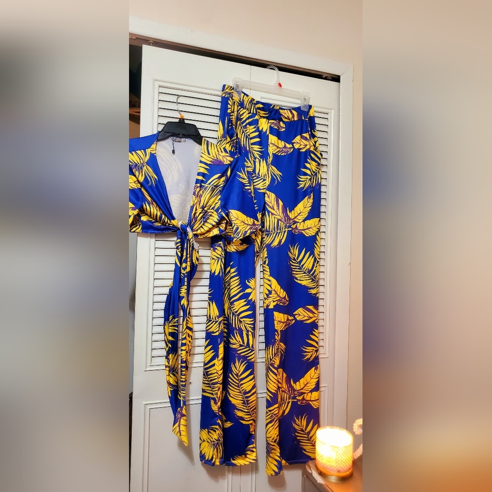 2 piece very stretchy vacation ready outfit from Boohoo